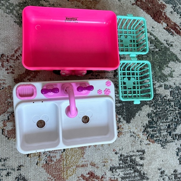 Minnie Mouse Happy Helpers Magic Sink - Picture 4 of 12